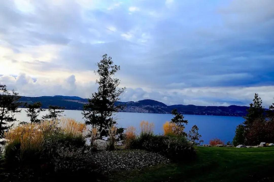 Cozystay Signature Lake Okanagan Resort Kelowna Esterno foto